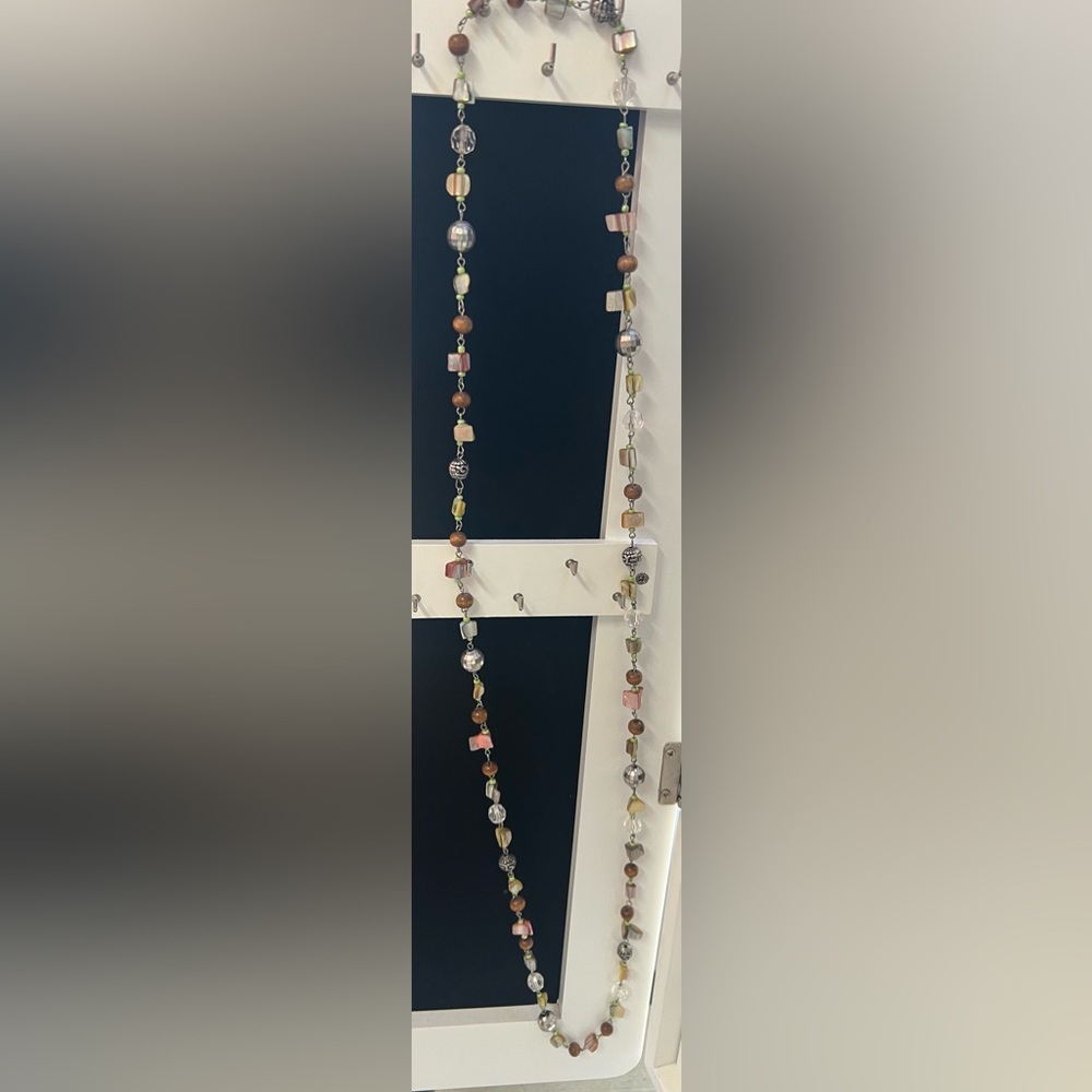 Women’s Mixed Materials Necklace